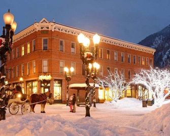 Independence Square Unit 306, Hotel Room with Large Sitting Area & Wet Bar - Aspen - Budynek