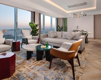 Holiday Inn Shijiazhuang High-Tech Zone By IHG - Shijiazhuang - Living room