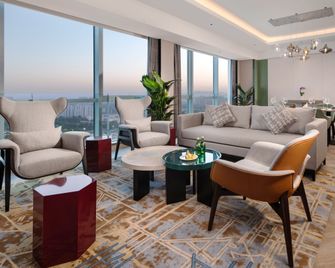 Holiday Inn Shijiazhuang High-Tech Zone By IHG - Shijiazhuang - Living room