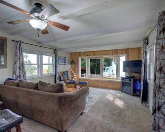 Experience Upper Michigan with a breathtaking view of the Bay . - Menominee - Sala de estar