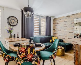 P&O Apartments Suwalska - Warschau - Essbereich