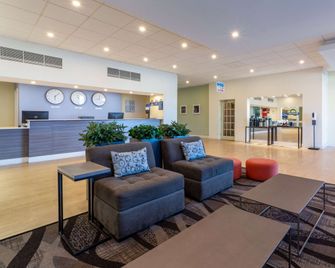 Days Inn by Wyndham Titusville Kennedy Space Center - Titusville - Lobby