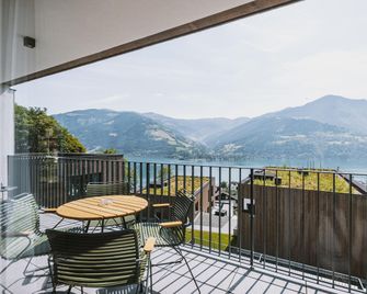 Nikolaus by AvenidA Panoramic Wellness Suites - Zell am See - Balcón