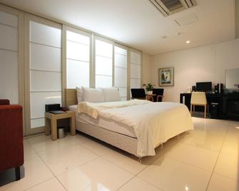 سيوتشو يوون هوتل نامبو تيرمينال - سيول - غرفة نوم