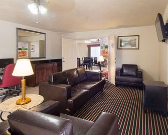 Quality Inn & Suites Del Rio - Del Rio - Living room