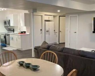 Afan Home of Joy - Winnipeg - Salle à manger