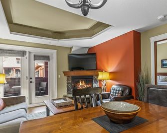 Sophisticated Mountain Condo Pool & Hot Tub - Canmore