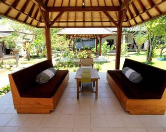 Araminth Guest House and Spa - Buleleng - פטיו