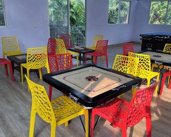 Hotel Suryaprabha- Near Diveagar Beach - Diveāgar - Restaurante