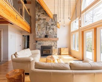 Custom Designed Cottage on Lake Huron - Tobermory - Living room