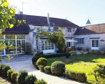Maison Avec Grand Jardin, Piscine et Jacuzzi - La Chapelle-la-Reine - Edificio