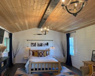 Willow Pond Cabin - Ellensburg