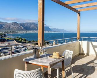 فندق Harbour House - هيرمانوس - شرفة