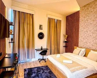 Lovely Shared 5BR Apt with View at Vibrant Ghent, Breezy Balcony - Gent