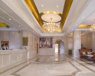 Vienna International Hotel Guangdong Foshan Nanhai Heshun - Foshan - Receptionist