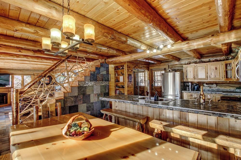 Lakeside Log Home with Pontoon & Game Room - Perfect for Families & Getaways! - Park Rapids - Dining room