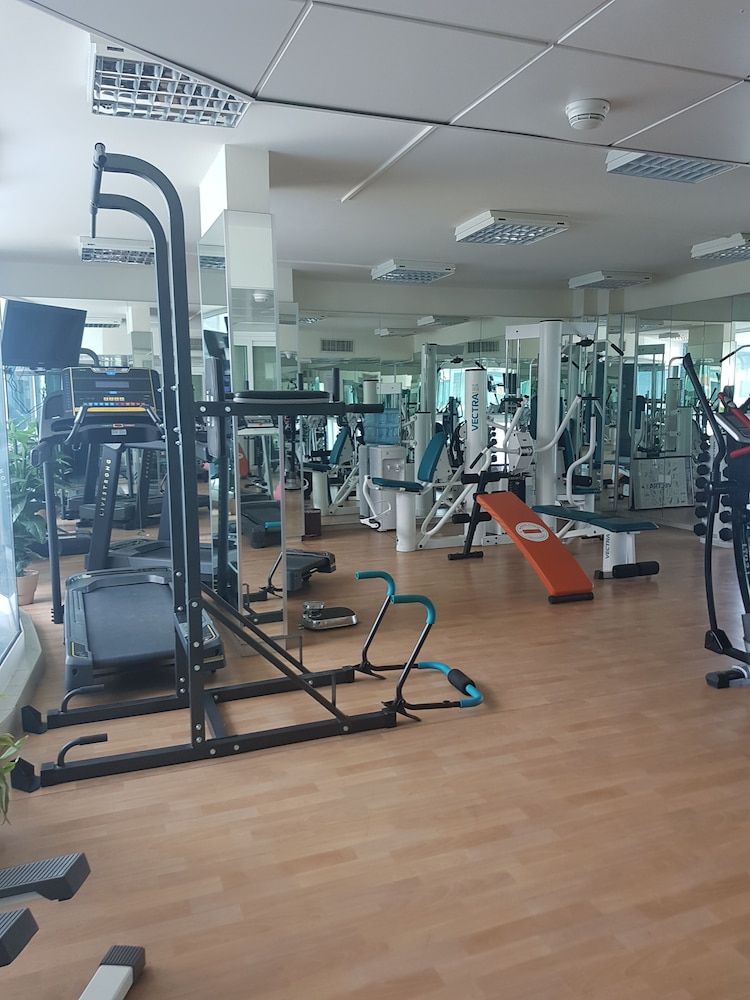 Platinum Hotel Apartments - Abu Dhabi - Sala de fitness