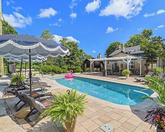 6 bedrooms, optional chef, covered porch, salt water pool, kayaks, golf - Carleton Place - Басейн