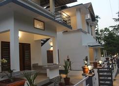 Zavon Holiday Home - Vythiri - Patio