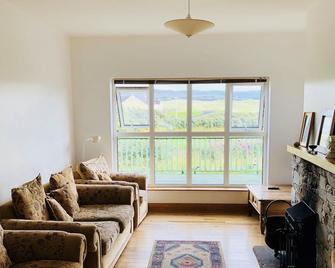 Sandy Hills Cottages, overlooking Rosapenna Golf Resort and Tramore Beach - Downings - Living room