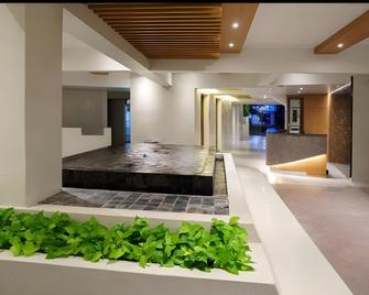 Hi Season Hotel - Hat Yai - Lobby