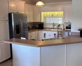 Beautiful lake front home in historic DeFuniak Springs! - DeFuniak Springs - Cocina