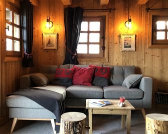 Lovely little cottage on the edge of the slopes, beautiful view of Mont Blanc - Combloux - Obývací pokoj