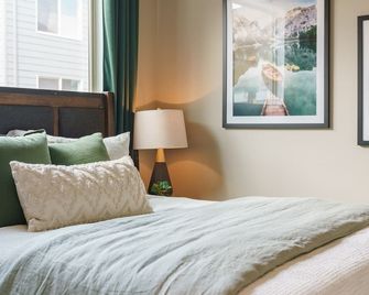 Charming Beaverton, King beds, Game room, 5bdrm! - Aloha - Bedroom