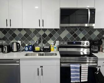Cozy New 1 bed basement suite - Edmonton - Kitchen