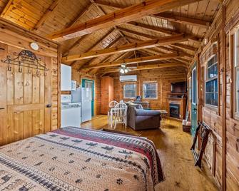 Impressive Wooden Rustic Cabin with Fireplace in Mentone, Alabama - Valley Head - Habitación