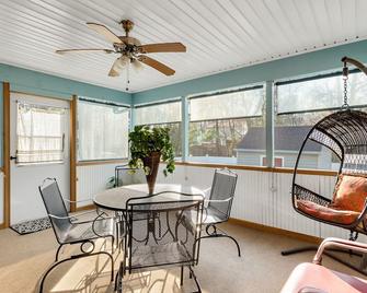 Entire Home - Close to everything. - Midlothian - Dining room