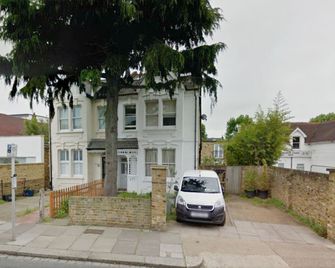 Kew Studios and Rooms - Richmond - Building