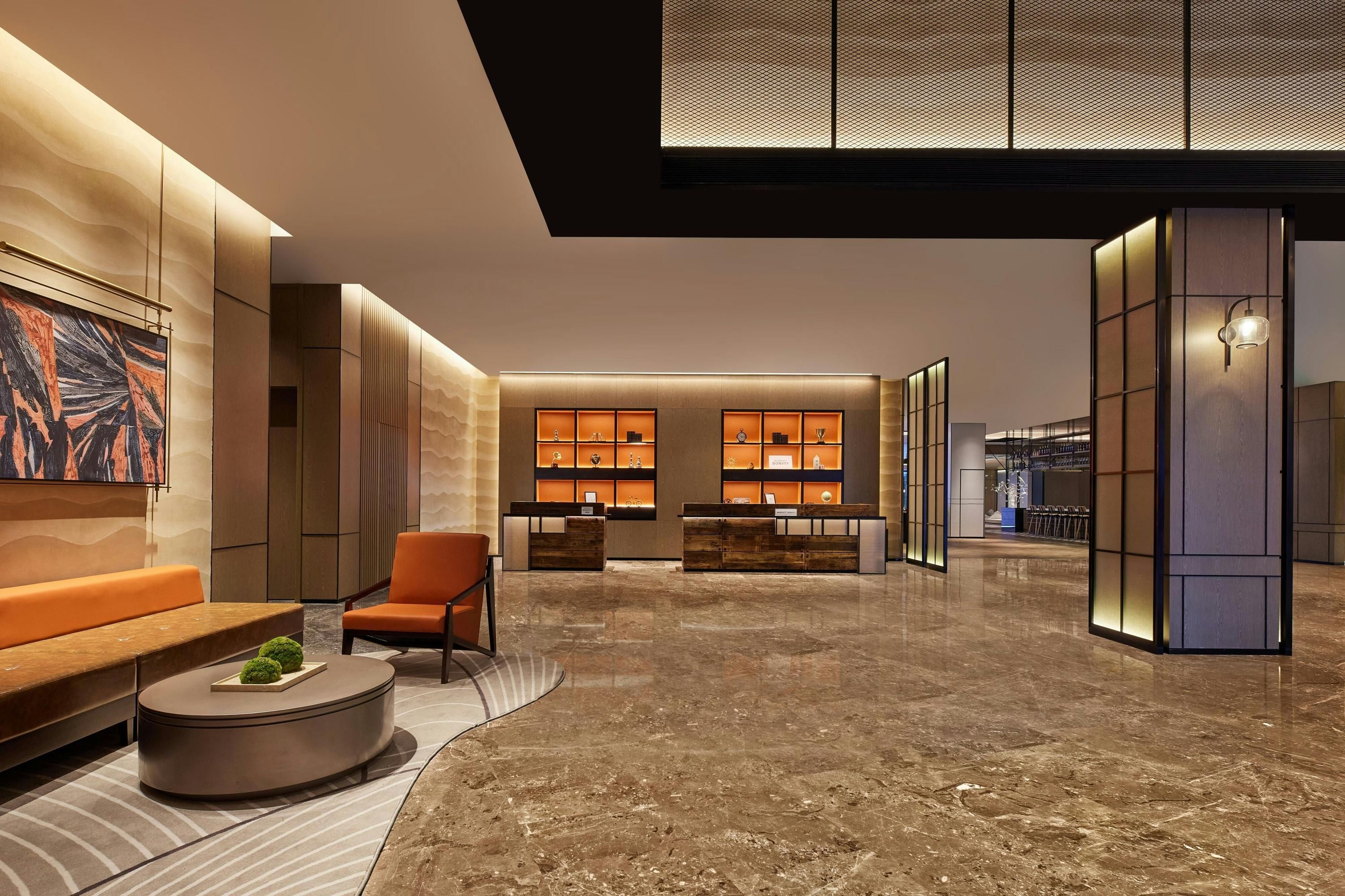 فور بوينتس باي شيراتون دونهوانج - جيوتشيوان - ردهة