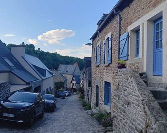 Chambre d'hote Familiale de la maison Bleue - Lanvallay - Vista del exterior