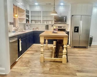 The Fox Den, luxury home, just 2 minutes away from the iconic Bell Buckle Cafe. - Bell Buckle - Cocina