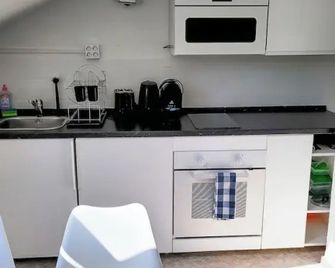 DG L- 40m2 2-Zimmer Wohnung nähe Salzburg - Freilassing - Kitchen