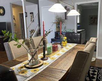 Lovely Townhouse 7 Minutes To The Longview Lake&Beach - Grandview - Comedor