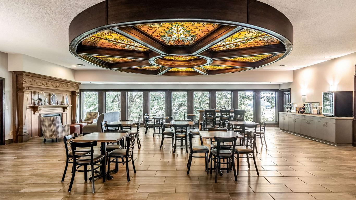 Riverview Inn and Suites Ascend Hotel Collection