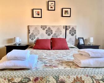 Housingleón - San Marcos con garaje - León - Bedroom