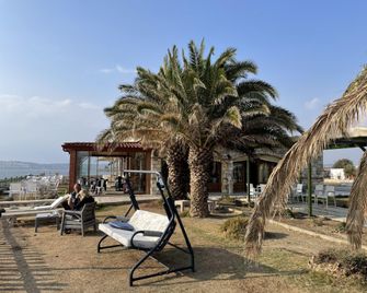 Lavantali Konak- Tasev Otel ve Restoran - Seferihisar - Patio