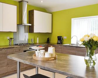 Hameish Holiday Cottage - Kirkcudbright - Kitchen