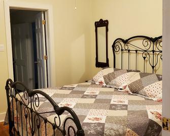 Little cottage in the country. 10 minutes from downtown Newnan. - Newnan - Habitación