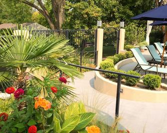 Palm Hotel - Ashland