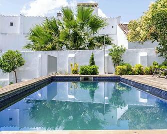 limehome Evora Rua de Machede 61 - Evora - Piscina
