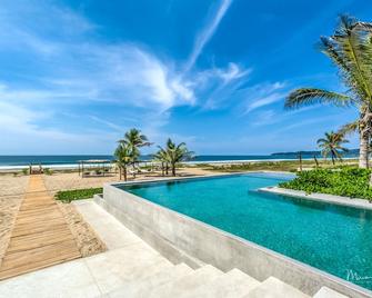 Marea Beachfront Villas - Zihuatanejo - Pool