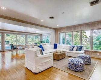 Villa Dolce Vita 4bd 4ba Private Pool and Parking - West Palm Beach - Wohnzimmer