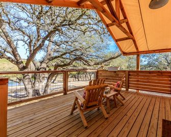 Pool + Firepit + River + Lake + Hot Tub + View - Hunt - Balcony