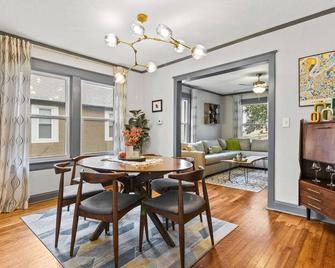 Walkable to Waldo + Parking & Fenced Yard! - Kansas City - Dining room