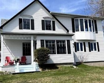 Spacious 4BR Family Beach House in Queensland N.S - Hubbards - Building