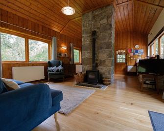 Secluded woodland cottage on the banks of a pristine Highland river - Beauly - Living room